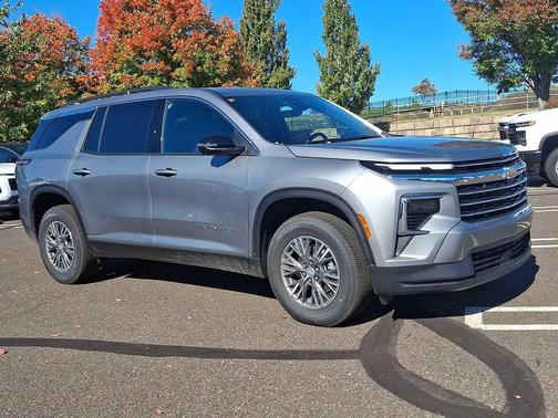 Sterling Gray Metallic 2027 Chevrolet Traverse LT