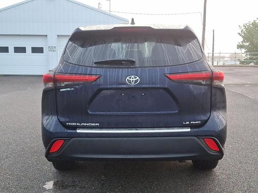 2022 Toyota Highlander LE