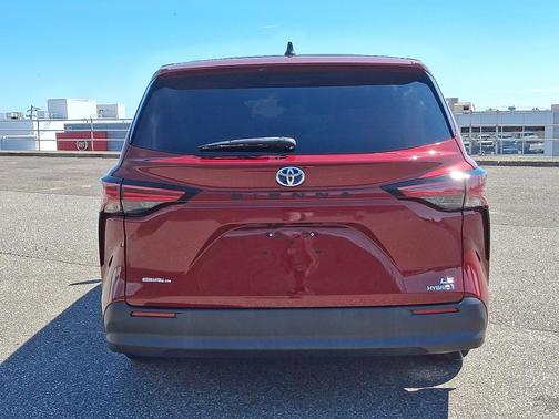 2021 Toyota Sienna LE