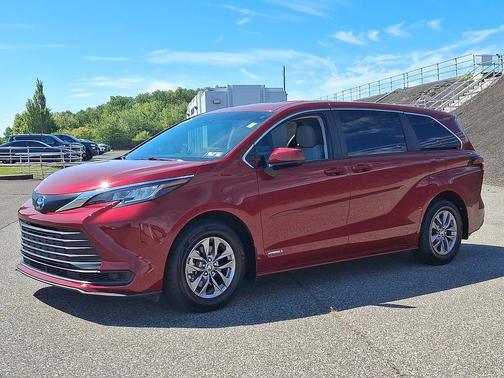 2021 Toyota Sienna LE