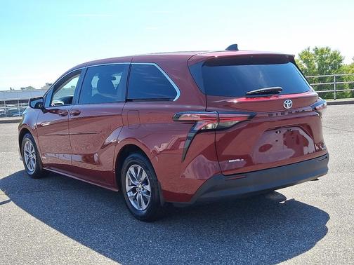 2021 Toyota Sienna LE