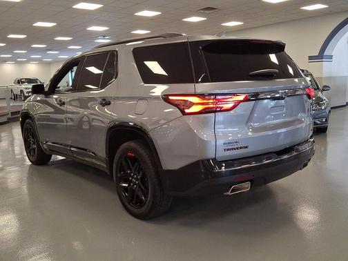 Sterling Gray Metallic - GXD 2023 Chevrolet Traverse Premier