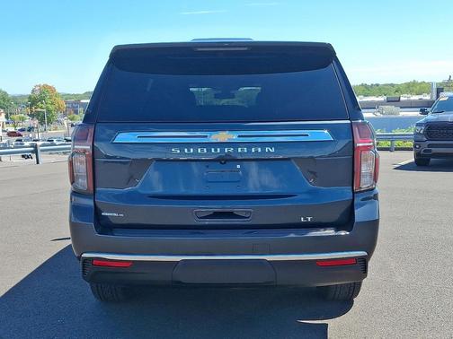 2022 Chevrolet Suburban LT