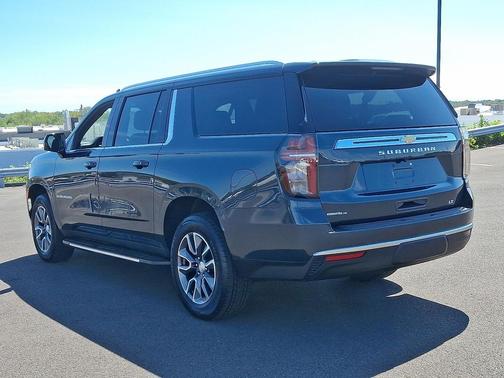 2022 Chevrolet Suburban LT