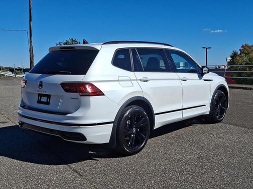 2023 Volkswagen Tiguan 2.0T SE R-Line Black 4MOTION