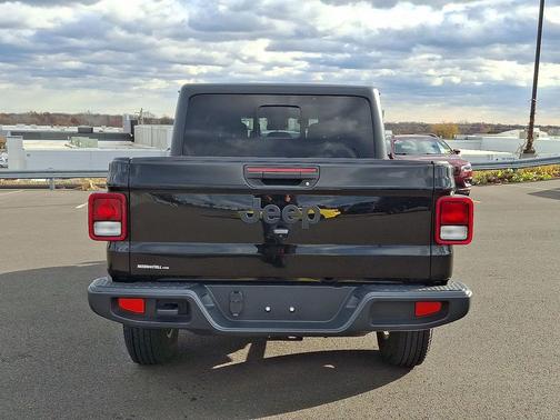 2024 Jeep Gladiator Sport S