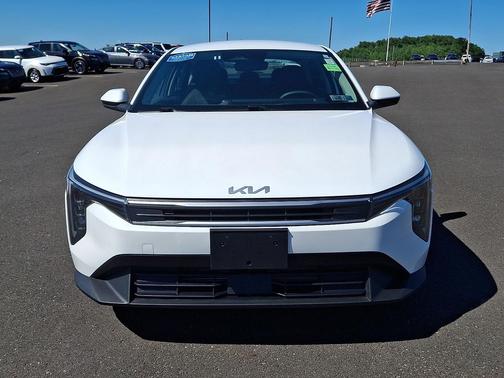 Snow White Pearl - SWP 2025 Kia K4 LXS