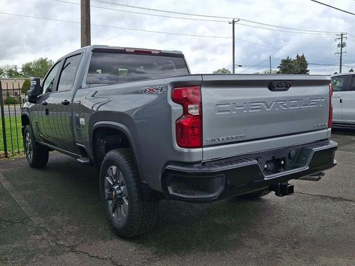 Sterling Gray Metallic 2026 Chevrolet Silverado 2500 Custom