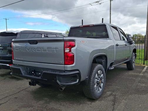 Sterling Gray Metallic 2026 Chevrolet Silverado 2500 Custom