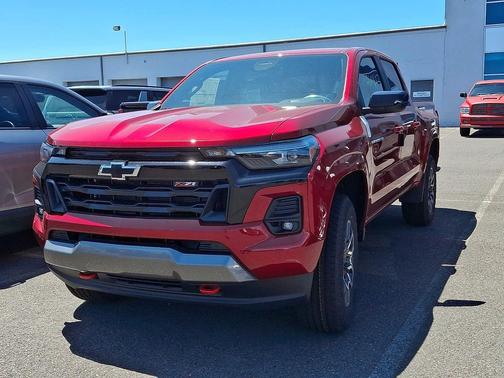Radiant Red Tintcoat 2026 Chevrolet Colorado Z71