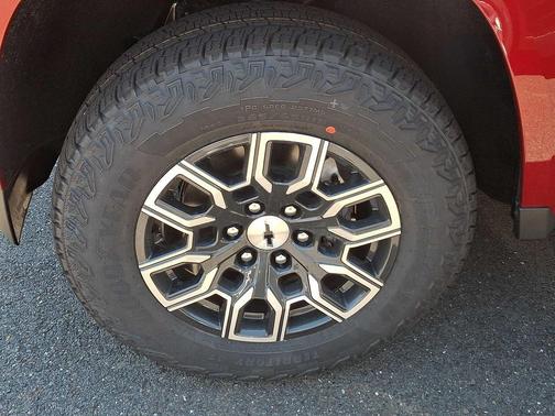 Radiant Red Tintcoat 2026 Chevrolet Colorado Z71