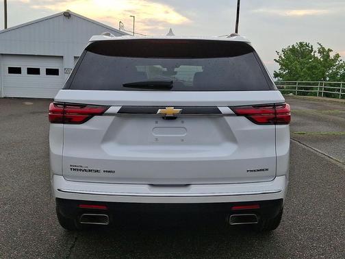 Iridescent Pearl Tricoat - G1W 2023 Chevrolet Traverse Premier