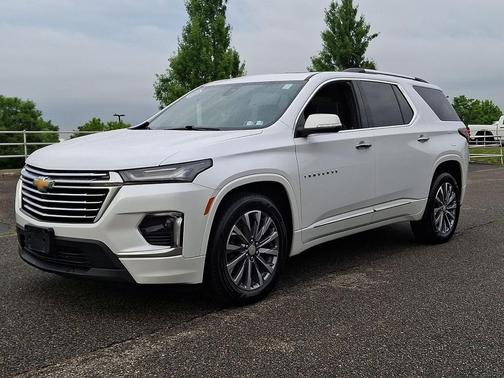 Iridescent Pearl Tricoat - G1W 2023 Chevrolet Traverse Premier