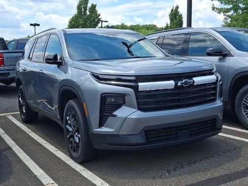 Sterling Gray Metallic 2026 Chevrolet Traverse LT
