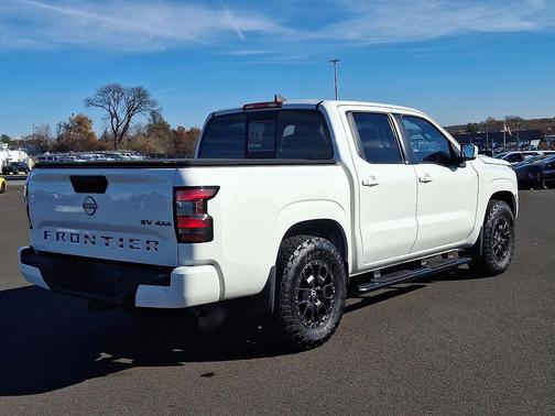 2022 Nissan Frontier SV