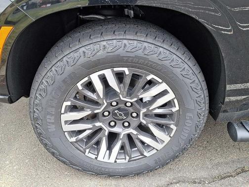 Black 2026 Chevrolet Suburban Z71, 4WD