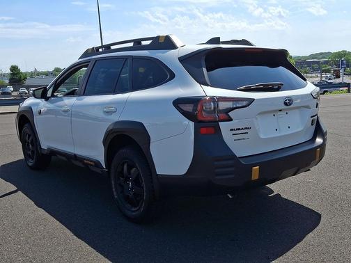 Crystal White Pearl - W17 2025 Subaru Outback Wilderness