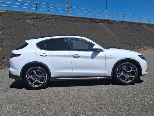2022 Alfa Romeo Stelvio Ti