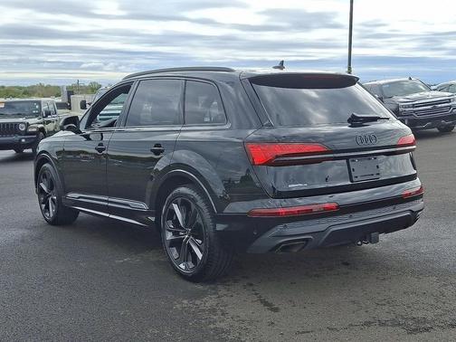 2025 Audi Q7 55 Premium Plus