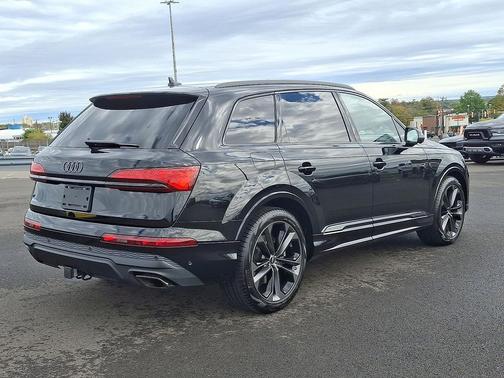 2025 Audi Q7 55 Premium Plus
