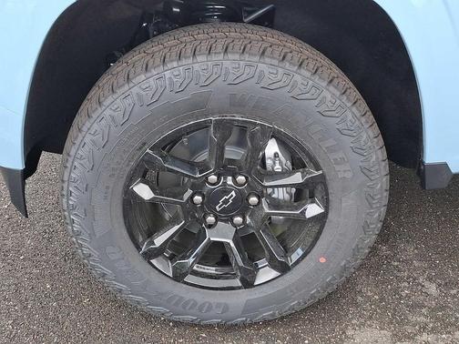 Snowdrift Metallic 2026 Chevrolet Colorado Z71