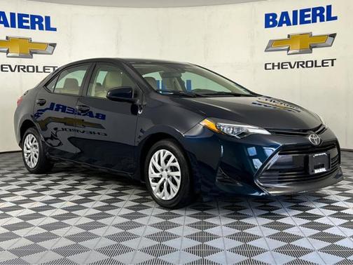 Photo 3 of 38 of 2019 Toyota Corolla LE