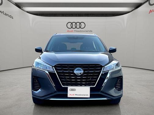 Gun Metallic 2022 Nissan Kicks SV
