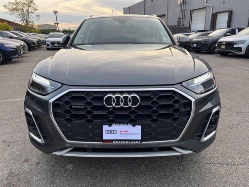 Daytona Gray Pearl Effect 2023 Audi Q5 45 S line Premium