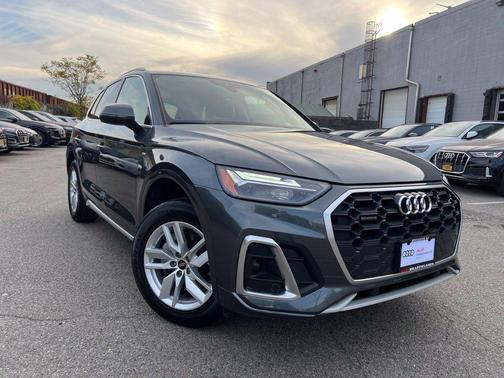 Daytona Gray Pearl Effect 2023 Audi Q5 45 S line Premium