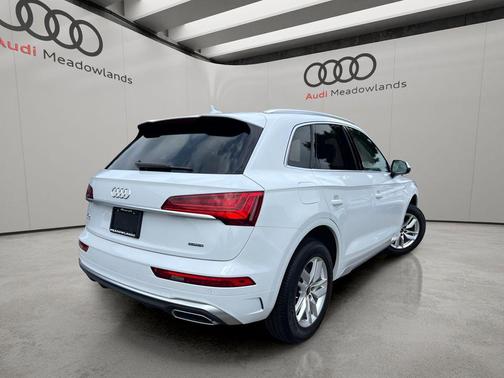 Glacier White Metallic 2023 Audi Q5 45 S line Premium