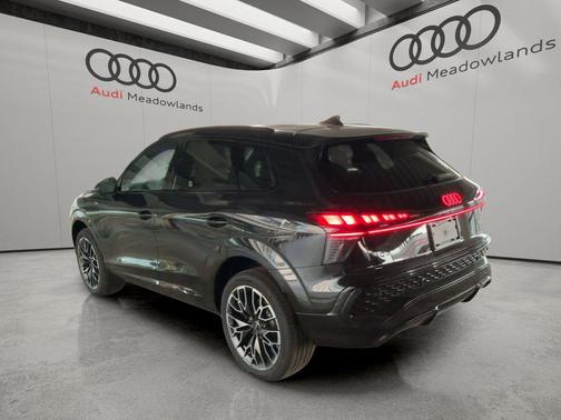 Mythos Black Metallic 2026 Audi Q3 S line