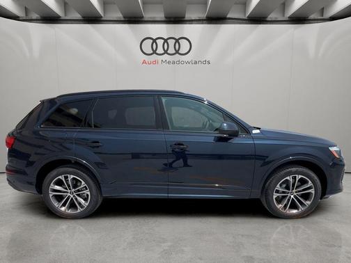 Waitomo Blue Metallic 2026 Audi Q7 45 Premium