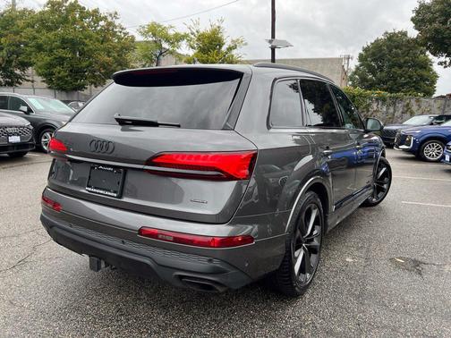Samurai Gray Metallic 2026 Audi Q7 55 Premium Plus