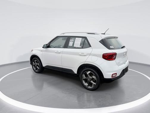 Lunar White 2024 Hyundai VENUE SEL