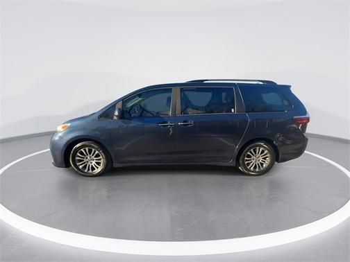 2019 Toyota Sienna XLE