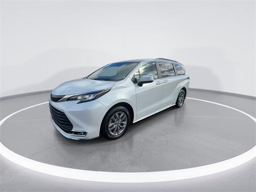 2022 Toyota Sienna XLE