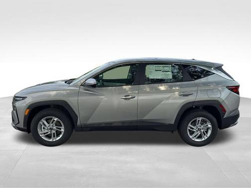Shimmering Silver 2026 Hyundai TUCSON SE