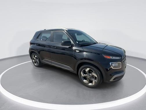 Black Noir Pearl 2022 Hyundai VENUE SEL