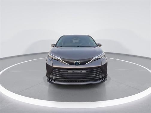 2021 Toyota Sienna LE 8 Passenger