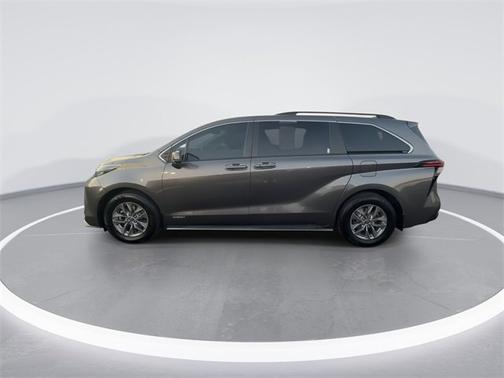 2021 Toyota Sienna LE 8 Passenger