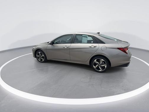 Fluid Metal 2023 Hyundai ELANTRA SEL