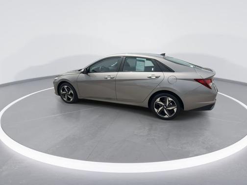 Fluid Metal 2023 Hyundai ELANTRA SEL