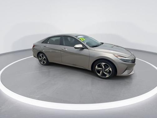 Fluid Metal 2023 Hyundai ELANTRA SEL