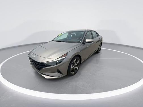 Fluid Metal 2023 Hyundai ELANTRA SEL