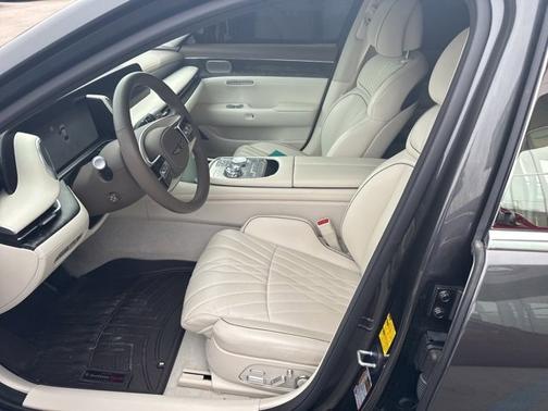 2024 Genesis G90 e-SC