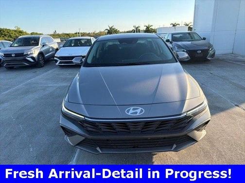 2024 Hyundai ELANTRA SE