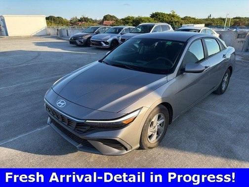 2024 Hyundai ELANTRA SE