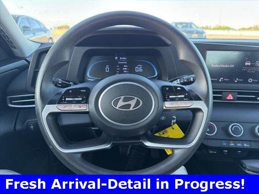2024 Hyundai ELANTRA SE