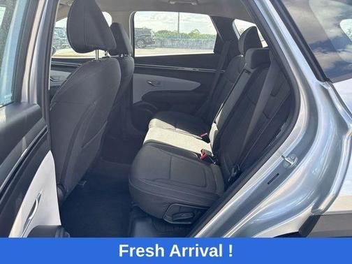 Shimmering Silver 2024 Hyundai TUCSON SE