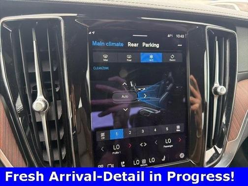 2024 Volvo S60 B5 Ultimate Dark Theme